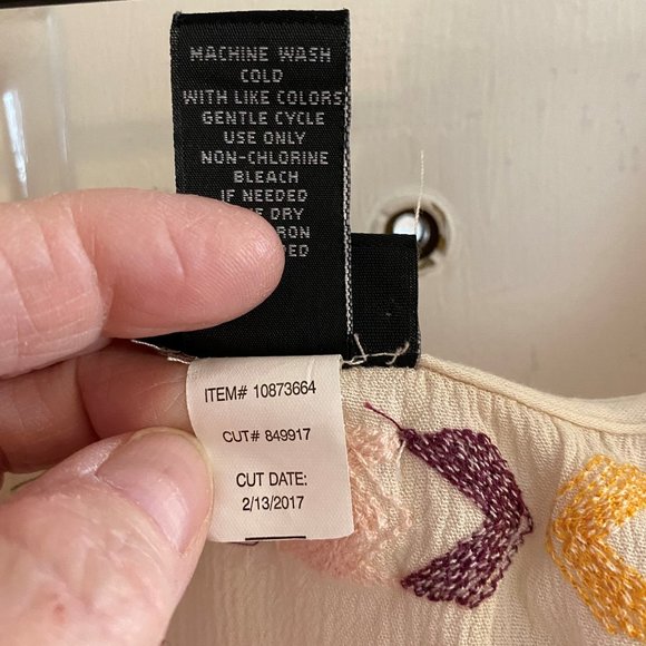 Torrod Floral Emroidered Off The Shoulder Blouse - Picture 5 of 8